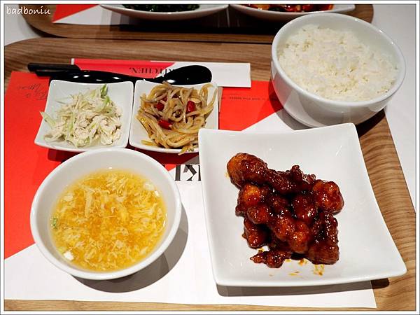 台北平價川菜,微風南山 川菜,微風南山美食街,金葉紅廚 價位,金葉紅廚 地址,金葉紅廚 微風南山,金葉紅廚 菜單,金葉紅廚 電話 @壞波妞の旅行食踨