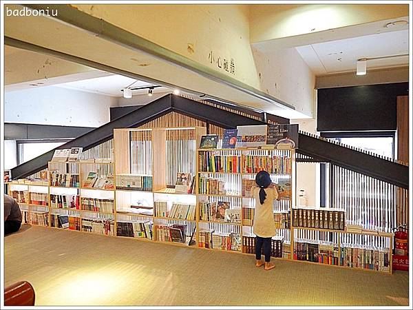 long light lounge,嘉義 讀書人,嘉義 讀書人書局,嘉義下午茶,嘉義冰果室,嘉義咖啡店,嘉義承億小鎮慢讀,嘉義文青景點,嘉義書局,夢露冰果室,夢露冰菓室,承億小鎮,承億小鎮 慢讀,那個那個,那個那個 咖啡室,那個那個咖啡,陽光酒吧 @壞波妞の旅行食踨