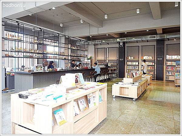 long light lounge,嘉義 讀書人,嘉義 讀書人書局,嘉義下午茶,嘉義冰果室,嘉義咖啡店,嘉義承億小鎮慢讀,嘉義文青景點,嘉義書局,夢露冰果室,夢露冰菓室,承億小鎮,承億小鎮 慢讀,那個那個,那個那個 咖啡室,那個那個咖啡,陽光酒吧 @壞波妞の旅行食踨
