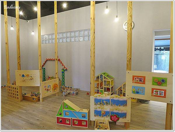 hape,hape 台北,hape木樂地 台北館,hape木樂地 木製遊樂天地,台北室內沙坑,台北室內親子景點,台北溜小孩,台北親子景點,台北雨天溜小孩,木樂地,木樂地 台北,木樂地 台北大安館,木樂地 營業時間,木樂地 門票,木樂地 預約,木製遊樂天地 @壞波妞の旅行食踨