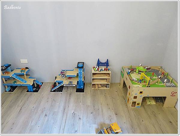 hape,hape 台北,hape木樂地 台北館,hape木樂地 木製遊樂天地,台北室內沙坑,台北室內親子景點,台北溜小孩,台北親子景點,台北雨天溜小孩,木樂地,木樂地 台北,木樂地 台北大安館,木樂地 營業時間,木樂地 門票,木樂地 預約,木製遊樂天地 @壞波妞の旅行食踨