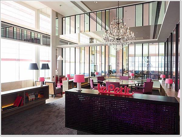 cozzi loves barbie主題飯店,hotel cozzi,hotel cozzi zhongshan kaohsiun,hotel cozzi高雄,三多商圈住宿,和逸 高雄,和逸 高雄中山,和逸高雄中山館,芭比主題客房,芭比主題房,芭比飯店,高雄 和逸,高雄 捷運 住宿,高雄 芭比主題客房,高雄 親子飯店,高雄住宿推薦 @壞波妞の旅行食踨