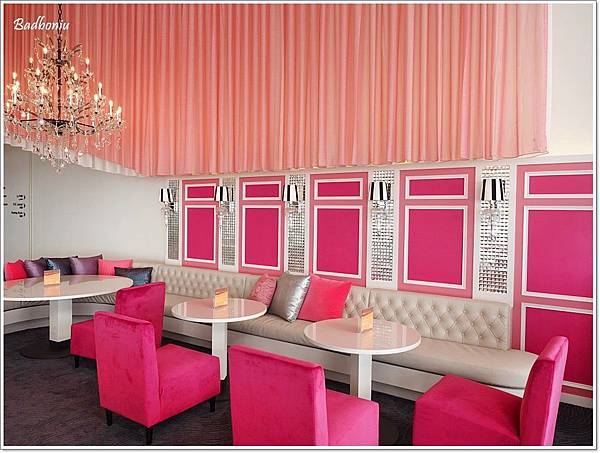 cozzi loves barbie主題飯店,hotel cozzi,hotel cozzi zhongshan kaohsiun,hotel cozzi高雄,三多商圈住宿,和逸 高雄,和逸 高雄中山,和逸高雄中山館,芭比主題客房,芭比主題房,芭比飯店,高雄 和逸,高雄 捷運 住宿,高雄 芭比主題客房,高雄 親子飯店,高雄住宿推薦 @壞波妞の旅行食踨