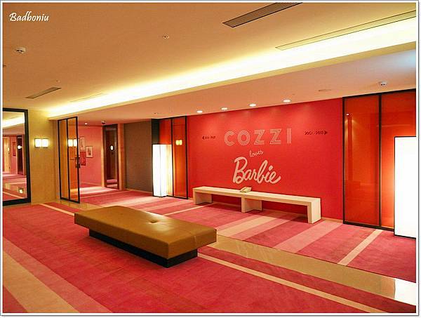 cozzi loves barbie主題飯店,hotel cozzi,hotel cozzi zhongshan kaohsiun,hotel cozzi高雄,三多商圈住宿,和逸 高雄,和逸 高雄中山,和逸高雄中山館,芭比主題客房,芭比主題房,芭比飯店,高雄 和逸,高雄 捷運 住宿,高雄 芭比主題客房,高雄 親子飯店,高雄住宿推薦 @壞波妞の旅行食踨