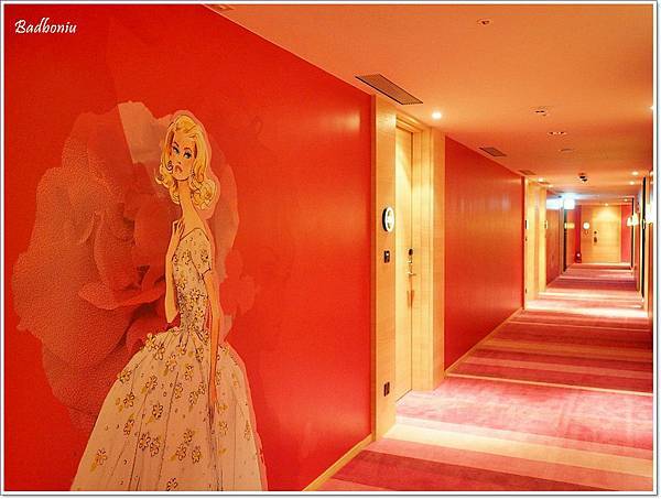 cozzi loves barbie主題飯店,hotel cozzi,hotel cozzi zhongshan kaohsiun,hotel cozzi高雄,三多商圈住宿,和逸 高雄,和逸 高雄中山,和逸高雄中山館,芭比主題客房,芭比主題房,芭比飯店,高雄 和逸,高雄 捷運 住宿,高雄 芭比主題客房,高雄 親子飯店,高雄住宿推薦 @壞波妞の旅行食踨