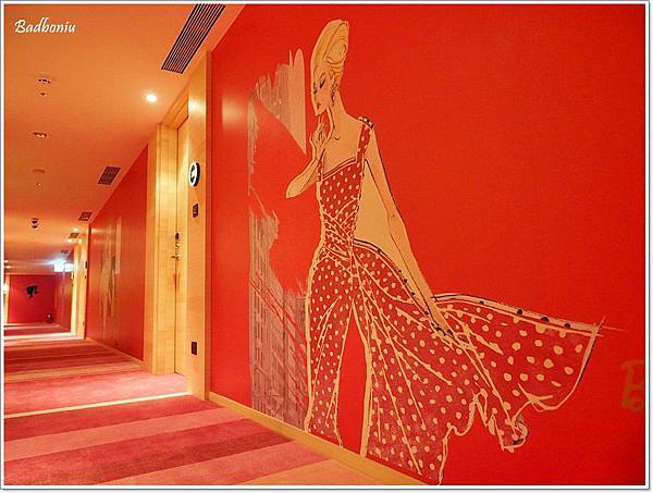 cozzi loves barbie主題飯店,hotel cozzi,hotel cozzi zhongshan kaohsiun,hotel cozzi高雄,三多商圈住宿,和逸 高雄,和逸 高雄中山,和逸高雄中山館,芭比主題客房,芭比主題房,芭比飯店,高雄 和逸,高雄 捷運 住宿,高雄 芭比主題客房,高雄 親子飯店,高雄住宿推薦 @壞波妞の旅行食踨