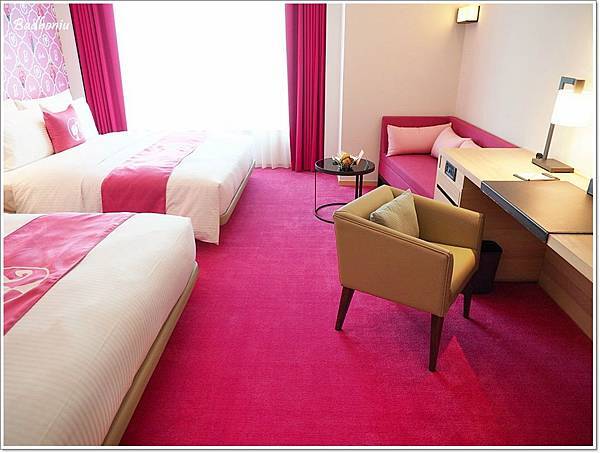 cozzi loves barbie主題飯店,hotel cozzi,hotel cozzi zhongshan kaohsiun,hotel cozzi高雄,三多商圈住宿,和逸 高雄,和逸 高雄中山,和逸高雄中山館,芭比主題客房,芭比主題房,芭比飯店,高雄 和逸,高雄 捷運 住宿,高雄 芭比主題客房,高雄 親子飯店,高雄住宿推薦 @壞波妞の旅行食踨