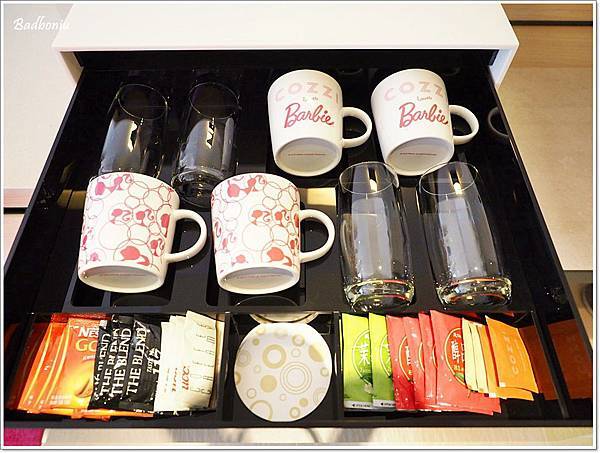 cozzi loves barbie主題飯店,hotel cozzi,hotel cozzi zhongshan kaohsiun,hotel cozzi高雄,三多商圈住宿,和逸 高雄,和逸 高雄中山,和逸高雄中山館,芭比主題客房,芭比主題房,芭比飯店,高雄 和逸,高雄 捷運 住宿,高雄 芭比主題客房,高雄 親子飯店,高雄住宿推薦 @壞波妞の旅行食踨