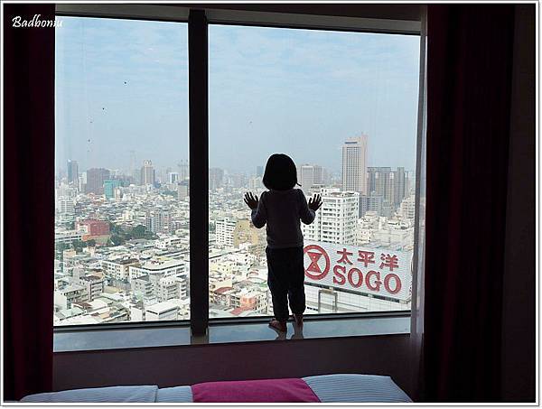 cozzi loves barbie主題飯店,hotel cozzi,hotel cozzi zhongshan kaohsiun,hotel cozzi高雄,三多商圈住宿,和逸 高雄,和逸 高雄中山,和逸高雄中山館,芭比主題客房,芭比主題房,芭比飯店,高雄 和逸,高雄 捷運 住宿,高雄 芭比主題客房,高雄 親子飯店,高雄住宿推薦 @壞波妞の旅行食踨