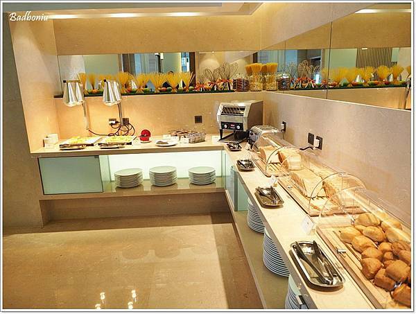 cozzi loves barbie主題飯店,hotel cozzi,hotel cozzi zhongshan kaohsiun,hotel cozzi高雄,三多商圈住宿,和逸 高雄,和逸 高雄中山,和逸高雄中山館,芭比主題客房,芭比主題房,芭比飯店,高雄 和逸,高雄 捷運 住宿,高雄 芭比主題客房,高雄 親子飯店,高雄住宿推薦 @壞波妞の旅行食踨