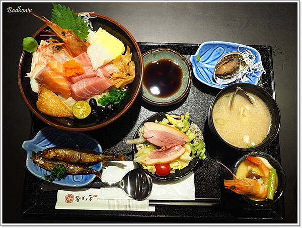 桃園平價生魚片,桃園海鮮丼推薦,桃園火車站平價美食,桃園火車站美食,桃園火車站附近好吃的,遠東百貨美食推薦 @壞波妞の旅行食踨