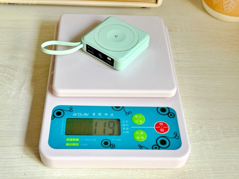 YOMIX自帶線行動電源,YOMIX行充評價,YOMIX行充重量,YOMIX行充電量,固態行動電源推薦,磁吸行充推薦,迷你行動電源推薦 @壞波妞の旅行食踨 YOMIX自帶線行動電源,YOMIX行充評價,YOMIX行充重量,YOMIX行充電量,固態行動電源推薦,磁吸行充推薦,迷你行動電源推薦 @壞波妞の旅行食踨