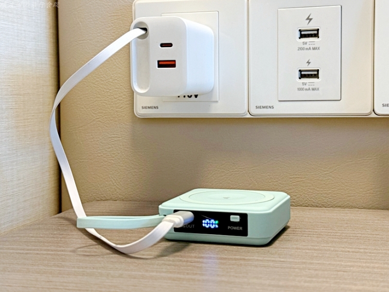 YOMIX自帶線行動電源,YOMIX行充評價,YOMIX行充重量,YOMIX行充電量,固態行動電源推薦,磁吸行充推薦,迷你行動電源推薦 @壞波妞の旅行食踨 YOMIX自帶線行動電源,YOMIX行充評價,YOMIX行充重量,YOMIX行充電量,固態行動電源推薦,磁吸行充推薦,迷你行動電源推薦 @壞波妞の旅行食踨