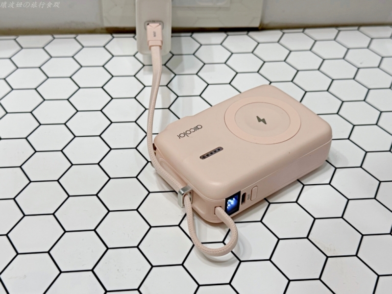 10000 固態行動電源,aircolor行動電源 安全性,aircolor行動電源 評價,可以充筆電的行動電源,可以帶上飛機的行動電源,玩皮克敏推薦行動電源,自帶線 固態行動電源,超輕量行動電源 @壞波妞の旅行食踨 10000 固態行動電源,aircolor行動電源 安全性,aircolor行動電源 評價,可以充筆電的行動電源,可以帶上飛機的行動電源,玩皮克敏推薦行動電源,自帶線 固態行動電源,超輕量行動電源 @壞波妞の旅行食踨
